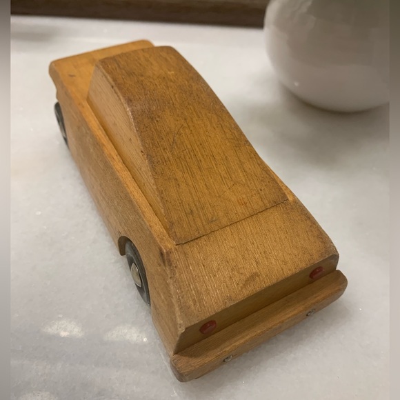 Vintage/Retro Solid Wood Car with Working Wooden Wheels - Picture 4 of 6